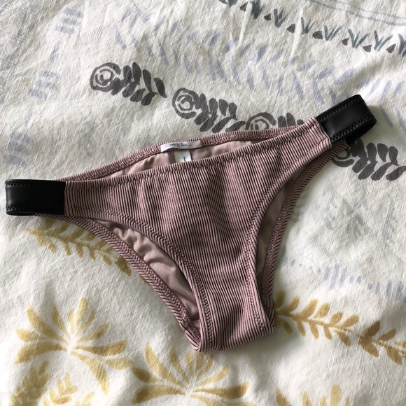 Made by dawn bottoms - Picture 1 of 4